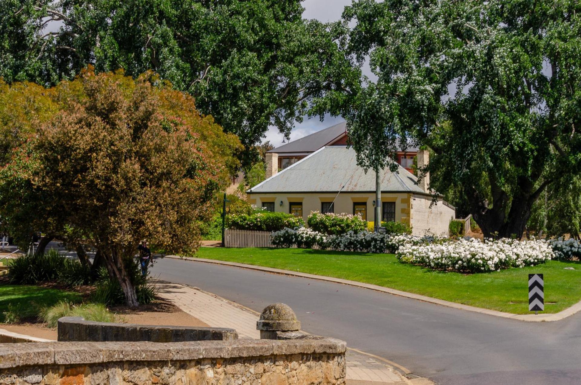Bridge Cottages Sargeants & Armoury Cottages 1823 - History & Charm Richmond Bagian luar foto