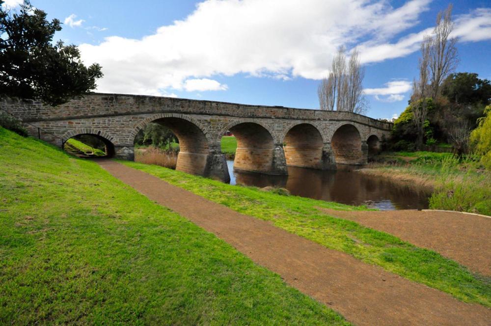 Bridge Cottages Sargeants & Armoury Cottages 1823 - History & Charm Richmond Bagian luar foto